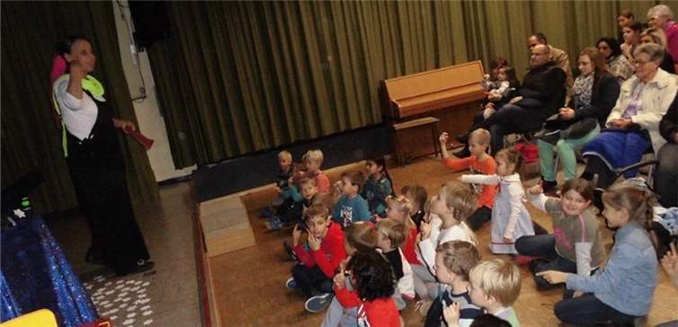 Marita Magie überraschte und begeisterte die Kinder. privat