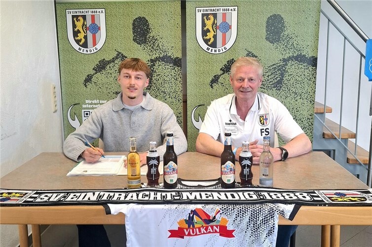 Marius Wingenbach (li.) mit dem sportlichen Leiter Frank Schmitz.