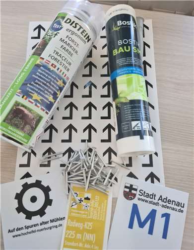 Markierungsmaterial zur Kennzeichnung der Rad- und Wanderwege. Quelle: Tourist-Information Hocheifel-Nürburgring