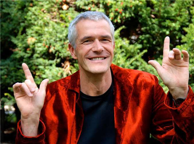 Marko Simsa gab mit dem Stadtorchester Andernach bereits elf Familienkonzerte in der stimmungsvollen Atmosphäre des Schlossgartens. Foto: privat