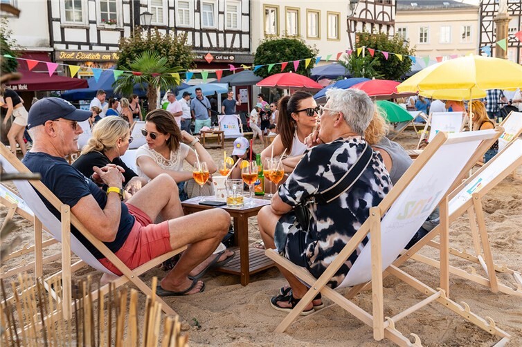 Marktplatz wird zum Strand: Ein einzigartiges Erlebnis.