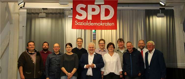 Markus Abts, Florian Garzombke, Michael Stunz, Silvia Altgelt, Henning Wirges, Ferhat Cato, Jürgen Müller, Carmen Fiege, Stefan Diesler, Frank Michel, Lothar Geburzky und Albert Wagner. Foto: SPD Engers