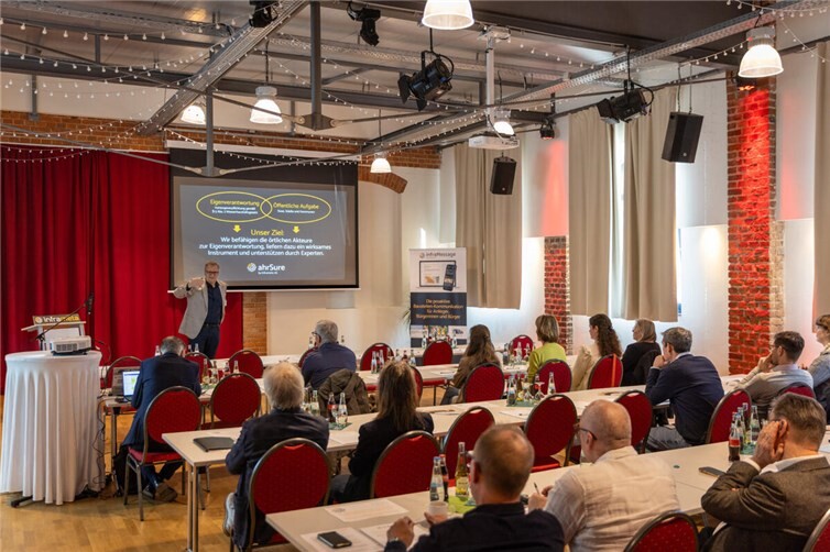 Markus Becker erläuterte die Details zu dem Frühwarnsystem.Foto: Dominik Ketz