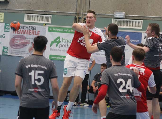 Markus Bohlander und die TSB II verteilten in Kobern-Gondorf viele Geschenke. privat