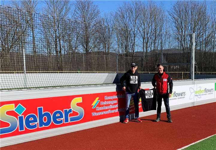 Markus Bouillon, Inhaber der Firma Siebers Sanitär- und Heizungstechnik aus Leverkusen unterstützt ab diesem Jahr den VfB Linz mit einer Bandenwerbung auf dem Kaiserberg.Foto: privat