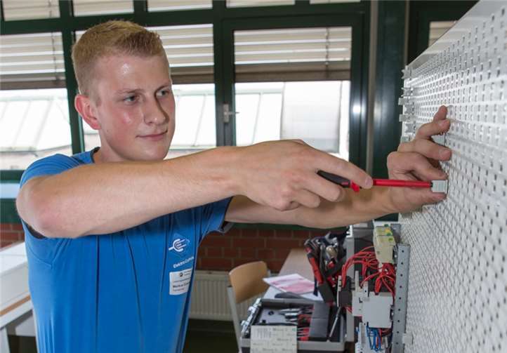 Markus Conzen aus Ediger Eller ist Kammersieger im Elektronikerhandwerk für Energie- und Gebäudetechnik.Foto: Klaus Herzmann