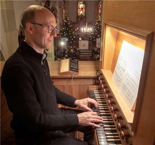 Markus Eichenlaub, der Domorganist des Speyrer Domes, ließ die bedeutende König-Orgel aus der Zeit Beethovens in der Pfarrkirche zu Ollheim erklingen.