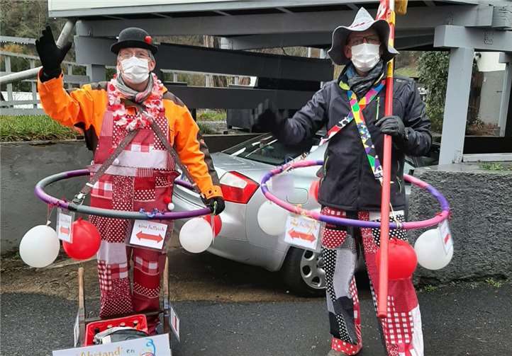 Markus Haardt (links) und Stefan Wiemer (rechts) im coronakonformen Sammleroutfit.