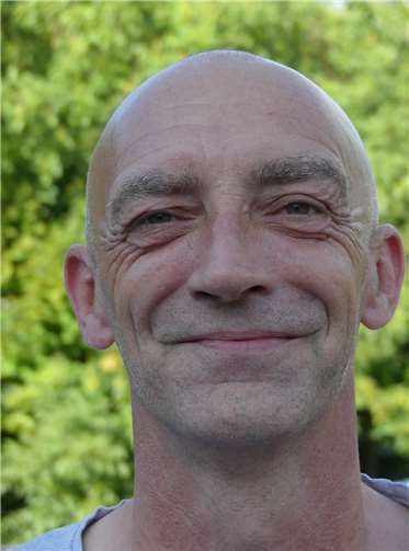 Markus Hölzmann (Angestellter öffentl. Dienst): „Ich finde die Entscheidung des Erwerbs gut, wenn die angekauften Burgen von der Gemeinde vernünftig verwaltet und zum Wohl der Allgemeinheit und der Kommune zielgerichtet und erfolgreich vermarktet werden.“