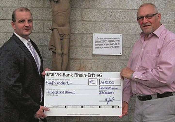 Markus Jordan und Georg Schmidberger bei der Scheckübergabe. privat