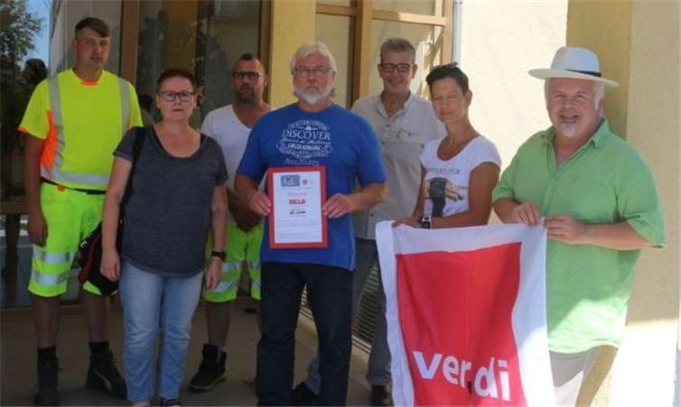 Markus Meid, Karin Adekunle, Andreas Müßener, Helmut Gelhardt (mit Urkunde), Ralf Schneider, Ines Lindemann-Günther und Ferhat Cato.privat