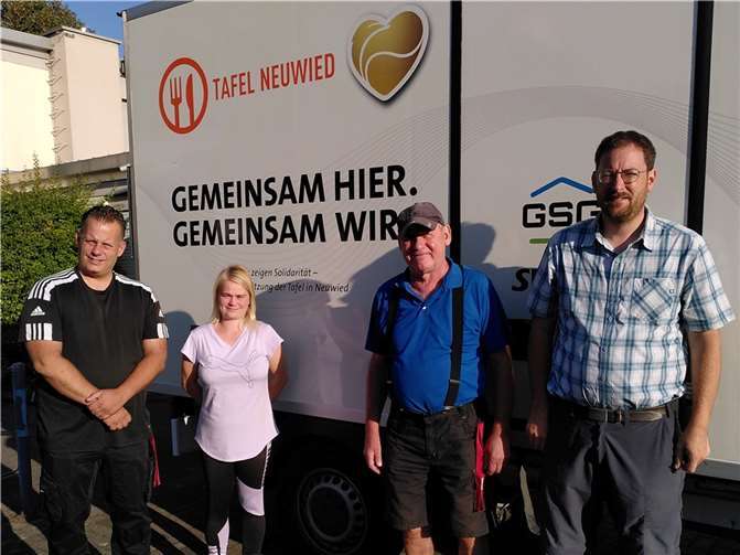 Markus Oehlschläger (Koordinator der Tafel), Dominique Graf (Praxisanleiterin), Peter Scharbach (Fahrdienstleiter) und Oliver Seis (v.li.). Foto: privat