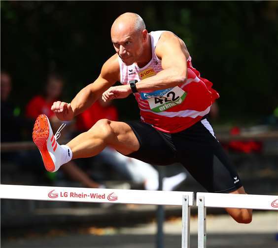 Markus Paquée setzte sich in Solingen mit seiner 110-Meter-Hürden-Zeit von 16,23 Sekunden an die Spitze der deutschen Jahresbestenliste der Altersklasse M45. Weltweit ist es aktuell die zweitbeste Zeit in 2021.Quelle: LG Rhein-Wied