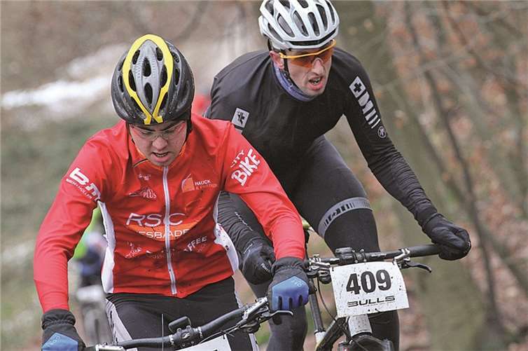 Markus Risse (RSC Eifelland Mayen) liefert sich bei den Seniorenläufen einen erbitterten Kampf. Roland Schäfges