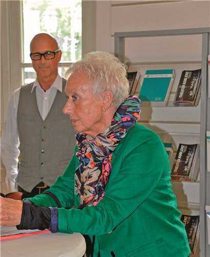 Markus Scherer und Monika Artz während der Theaterführung.Ruediger Brennig