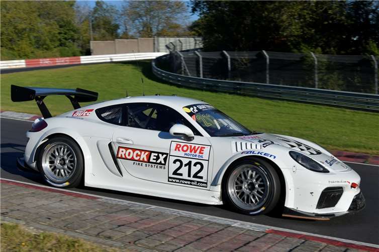 Markus Schmickler mit dem neu aufgebauten Porsche Cayman 2 L Turbo.