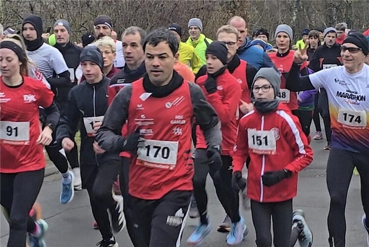 Markus Schmitt beim 4000 m - Start am 1.2.26 in Ochtendung, mit Chancen auf den Doppel-Seriensieg M 45 mit Start am 1. März 26. Fotos: HSC Gamlen