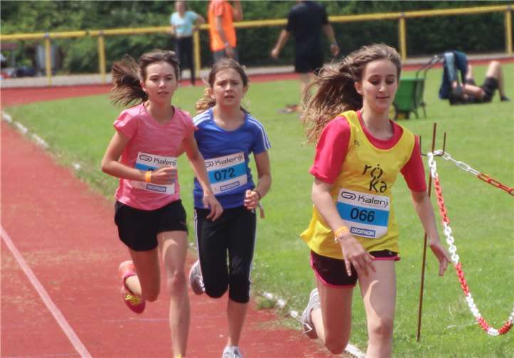 Marlen und Sara beim Lauf.privat