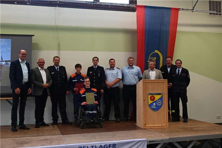 Marlon Henn und Lukas Herz erhielten das Ehenzeichen des KFJV. Foto: KJFV-Neuwied / Matthias Lemgen