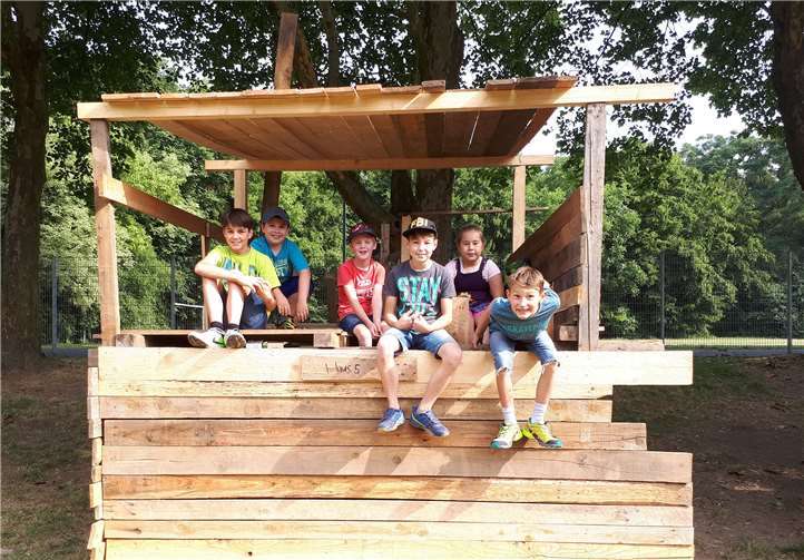 Maro und sein Team haben Hütte Nummer Fünf aufgebaut. Stadtverwaltung Neuwied