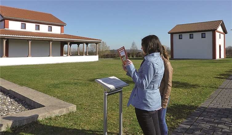 Martberg mit Besucher.