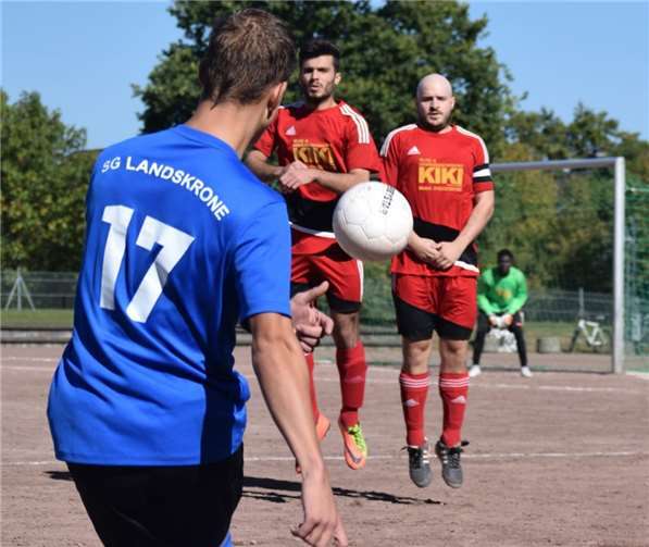 Marten Heckenbach beim Freistoß. Privat