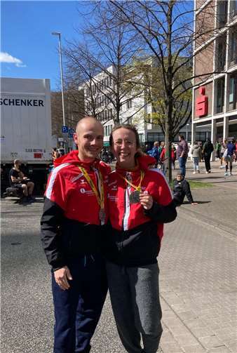 Martha König und Benjamin Bauer-König - beim Marathon in Hannover „zeitgleich im Ziel“.