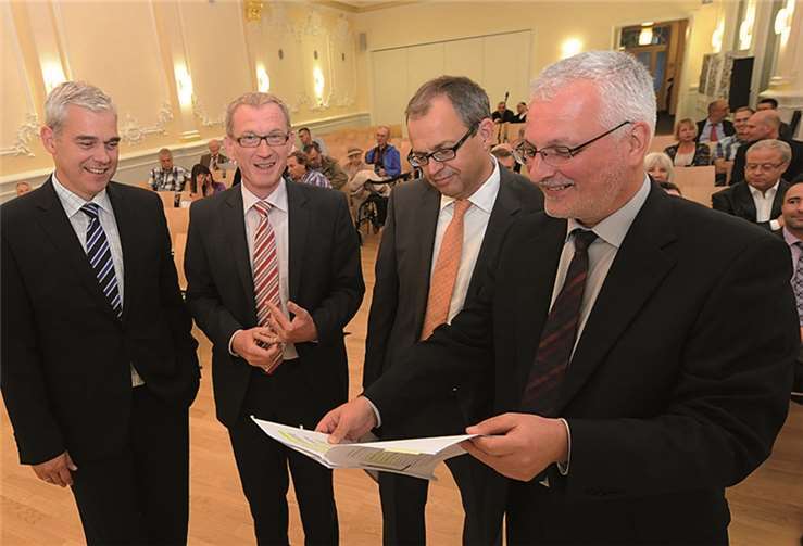 Martin Altmann, Bürgermeister Guido Orthen, Frank Michael Kreis und Detlev Koch, Erster Beigeordneter (v.li.).