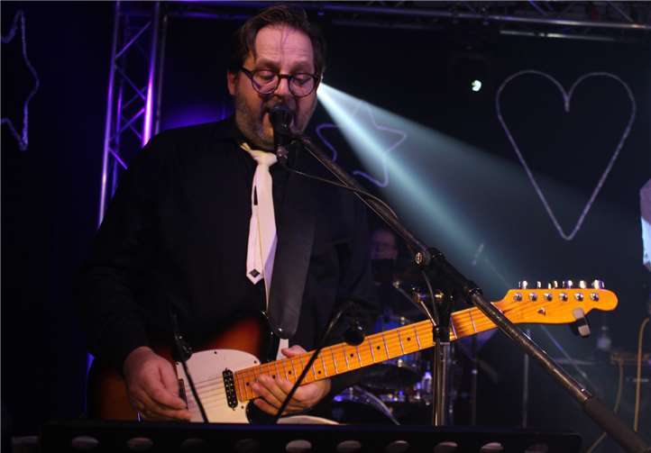 Martin Bertram hatte an der Gitarre alles fest im Griff.