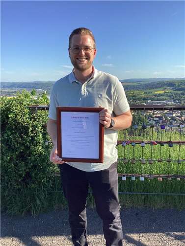 Martin Diedenhofen erhält die erste Ehrennadel des Regionalverbandes Unteres Mittelrheintal.Foto: privat