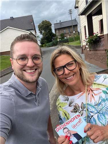 Martin Diedenhofen mit Katja Vogel, SPD-Ortsvereinsvorsitzende in Pracht  Foto: Martin Diedenhofen