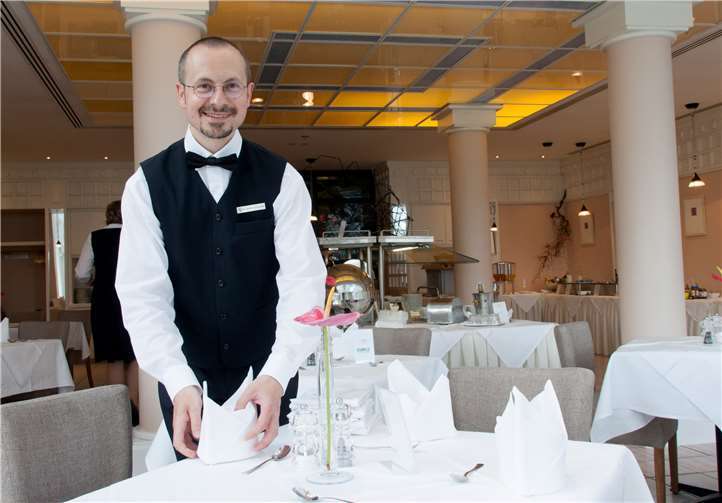 Martin Grochowski bei der Arbeit im Seehotel.Bistum Trier