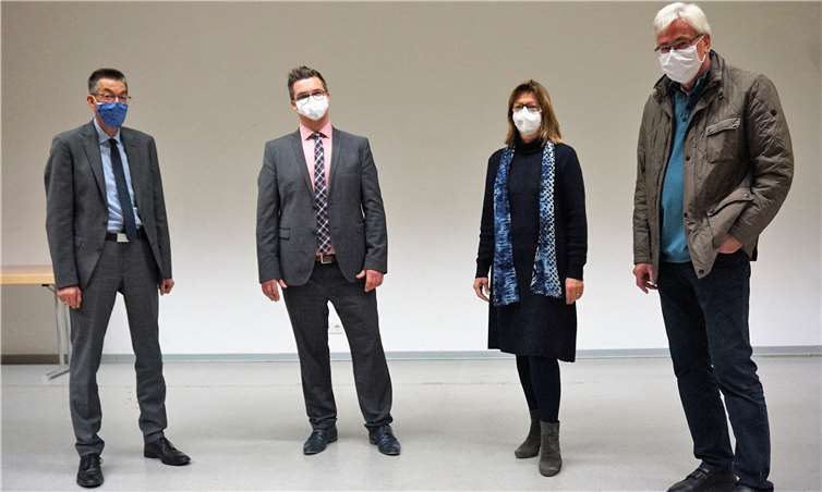 Martin Hahn (CDU), Regine Wilke (Bündnis90/Die Grünen) und Karl-Josef Heinrichs (FWG) sind überzeugt, in Peter Jung (2. v.L.) einen Kandidaten zu nominieren, der in der Stadtratswahl eine breite Zustimmung erfahren kann.Fotos: FF