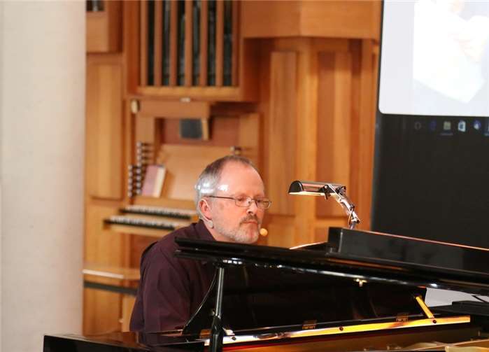 Martin Kahle faszinierte mit Text und Musik über Beethoven. Foto: StF