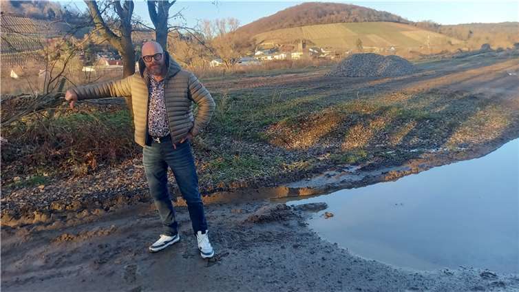 Martin Kallweitt zeigt sich nicht erfreut über den Zustand der Fahrradwege in Bad Neuenahr-Ahrweiler.  Foto: privat