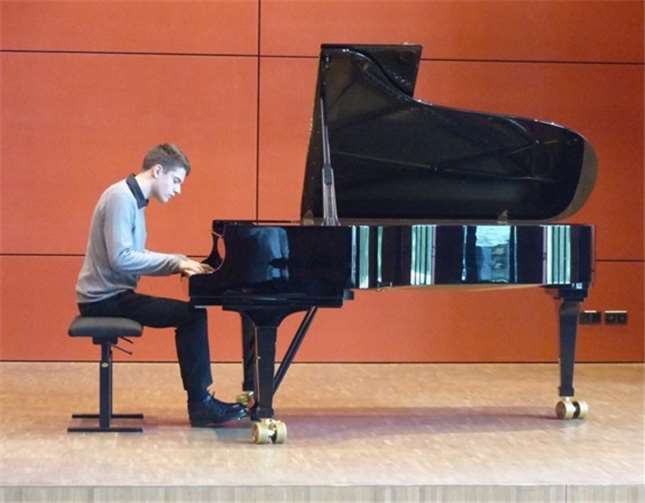 Martin König am Klavier.privat