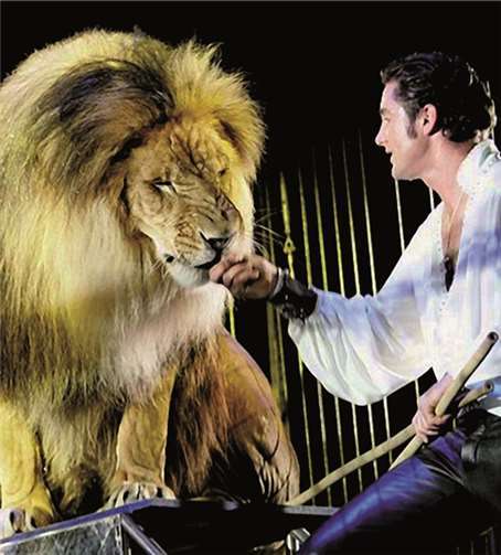 Martin Lacey Jr. & Kasanga werden in der Show zu sehen sein. Circus-Krone.de