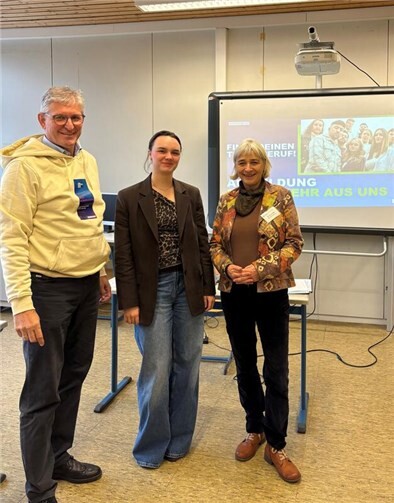 Martin Neudecker, Azubi-Botschafterin Jessica Stumpf (beide IHK) und Christiane Bals (BvSG) bei den Berufsorientierungstagen (v. links)Foto: Christiane Bals