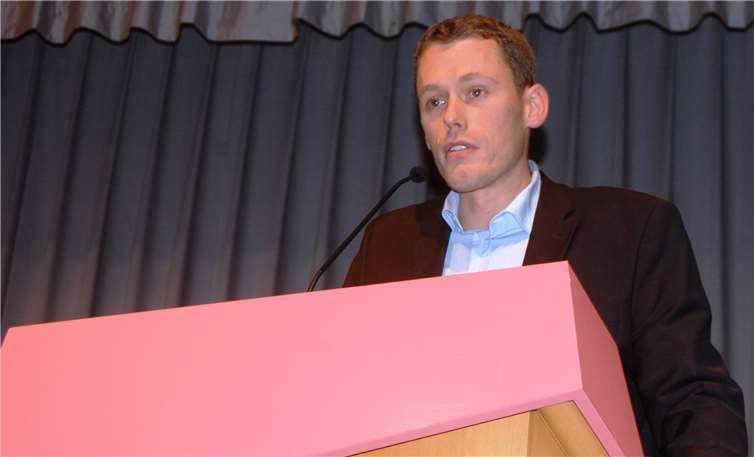 Martin Reis, der Vorsitzende des RSC Eifelland Mayen, bei seiner Dankesrede.