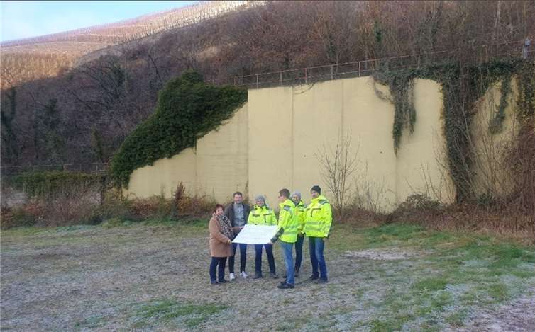 Marienthal: Container-Kindertagesstätte in Planung Martin Schell (3.von links)und Ingrid Näkel-Surges mit Vertretern der Firmen FAGSI und Otto-Bau Dernau. Foto: privat
