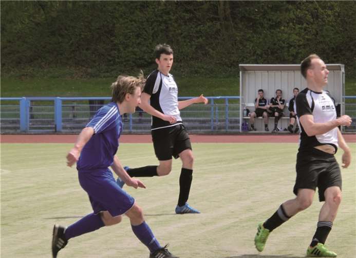 Martin Schleich (l.) legte nach zwölf Minuten für Daniel Eifler auf, dessen Treffer zum 1:0 sorgte da noch für Ochtendunger Erleichterung. privat
