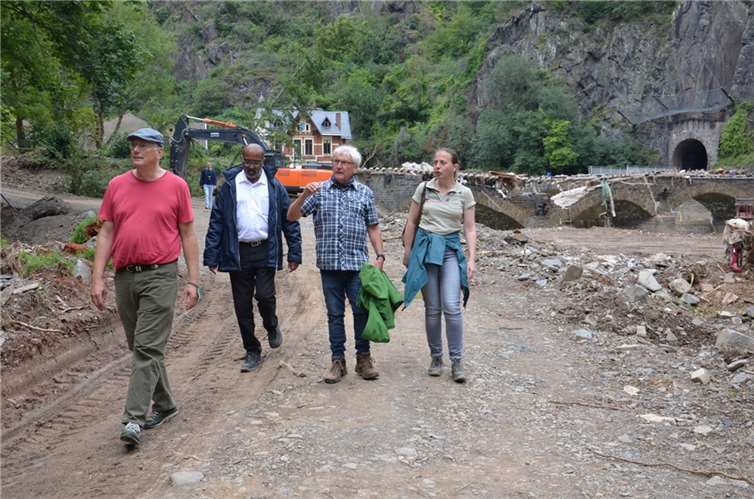 Martin Schmitt, Josef Winkler, Johannes Fuhrmann und Stefani Jürries im Langfigtal bei Altenahr. Foto: BÜNDNIS 90 / DIE GRÜNEN