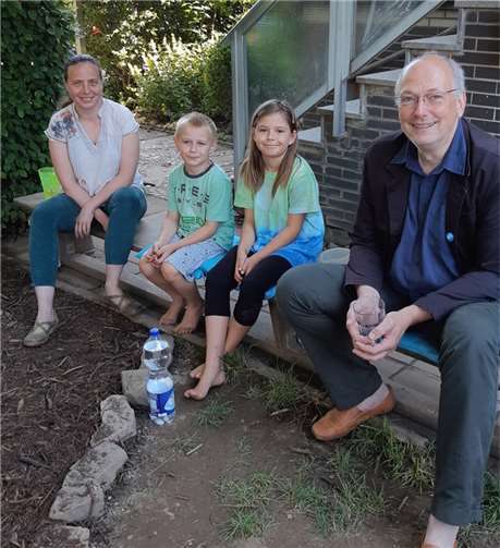 Martin Schmitt, der Bundestagskandidat der Grünen aus Monreal, und Stefani Jürries von den Grünen aus Kripp waren zur dritten Demokratiewerkstatt Remagen gekommen und beantworteten sachkundig und kompetent die Fragen der Kinder und Jugendlichen.Fotos: privat