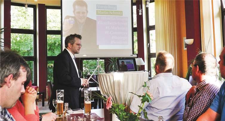 Martin Schmitz referierte über das Thema „Online versus Offline“.