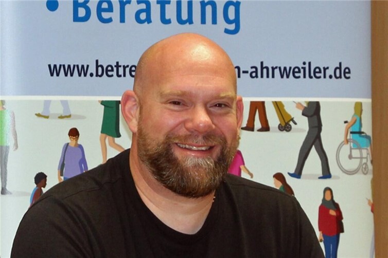 Martin See, Pädagoge B.A., vom Betreuungsverein der Evangelischen Kirchengemeinden in der Rhein-Ahr-Region beantworten Fragen zum Thema Betreuung.