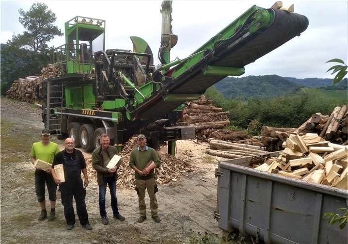 Martin Zolnhofer, Josef Schmitt, Jan Kwade und Rene Löhr bei der Mission gegen kalte Füße.Foto: Andreas Zedler, Landesforsten