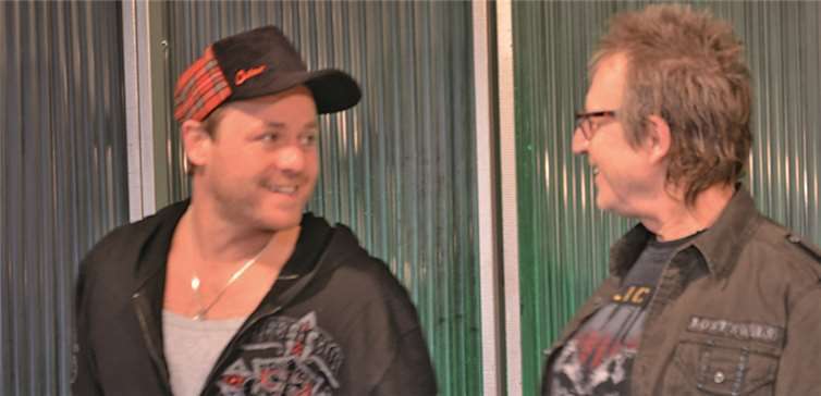 Martin und Sohn Dustin bei der Probe für den Edgar Wallace Klassiker „Die toten Augen von London.“BV