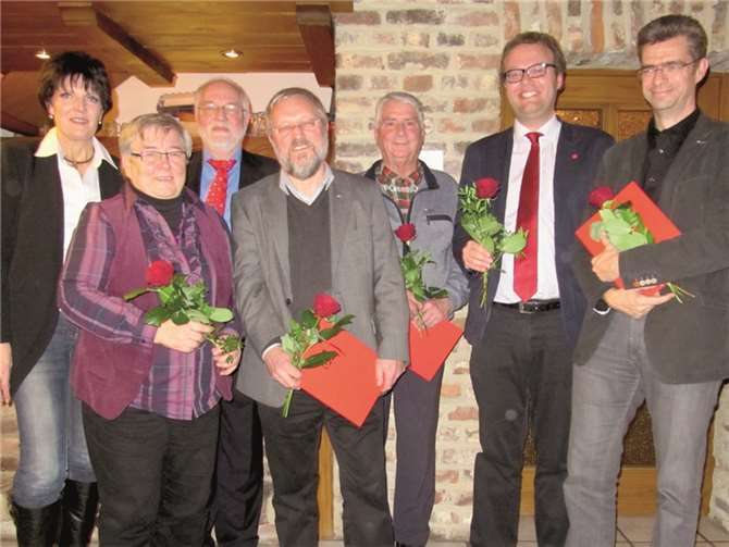Martina Koch (v. l.), Renate Krämer, Dietmar Danz, Walter Erlenbach, Karl-Fred Dauster, Folke große Deters und Norbert Schenkel. privat