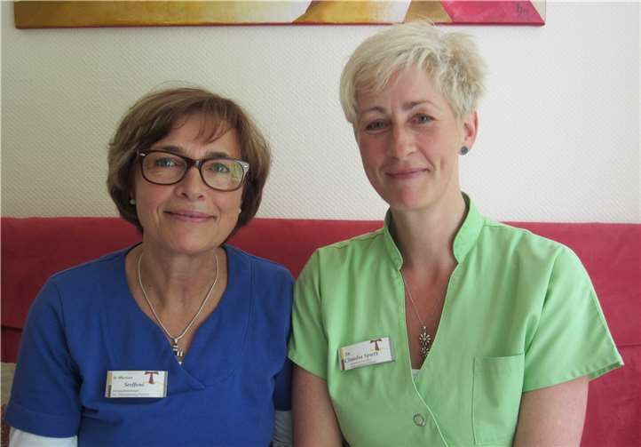 Martina Steffens (links) und Claudia Sputh beraten rund um die palliative Pflege.  privat