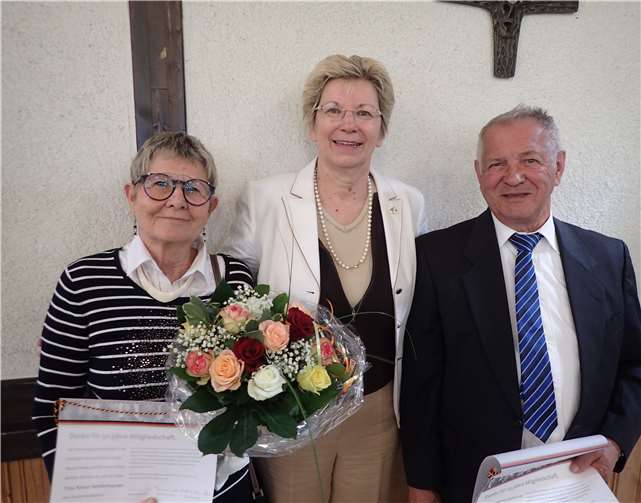 Martina Unger (Mitte) würdigte das Engagement von Almut Heddenhausen und Wolfgang Heller. Foto: privat
